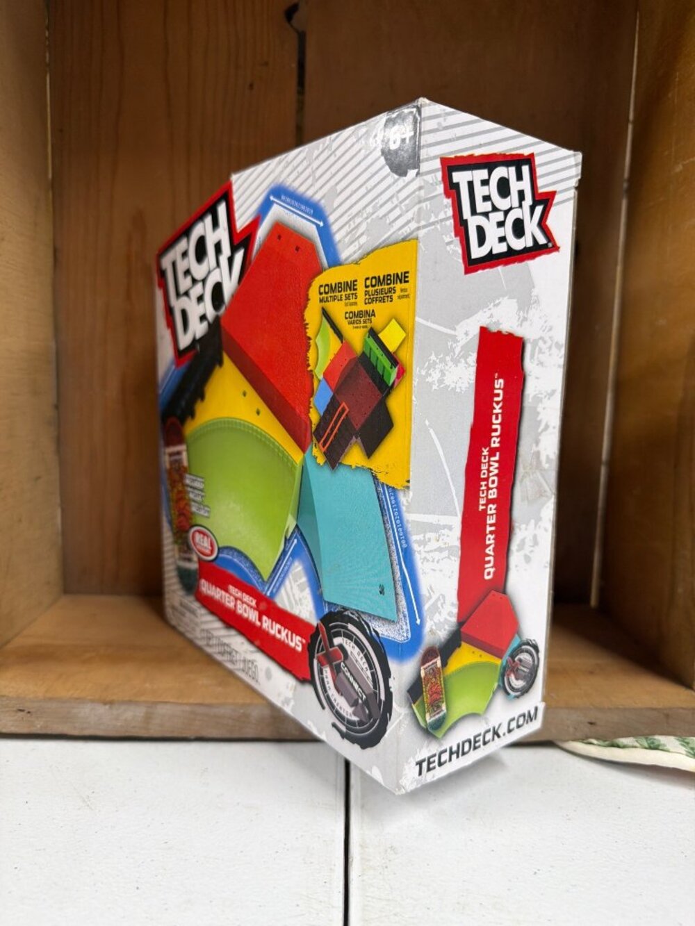 Tech Deck Quarter Bowl Ruckus Fingerboard Skatepark Set With Signature Board - Picture 7 of 12